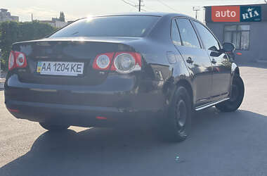 Седан Volkswagen Jetta 2006 в Чернігові