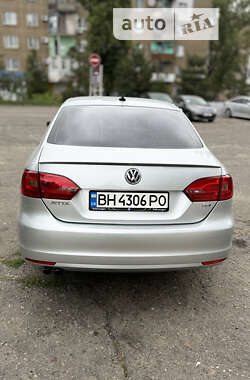 Седан Volkswagen Jetta 2012 в Білгороді-Дністровському