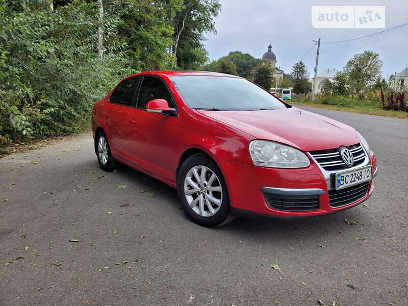 Седан Volkswagen Jetta 2010 в Львові