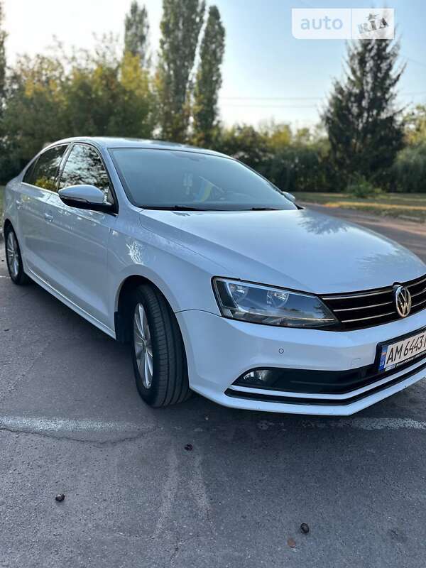 Седан Volkswagen Jetta 2016 в Житомире