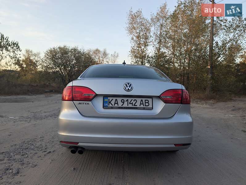 Седан Volkswagen Jetta 2013 в Киеве