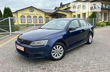 Седан Volkswagen Jetta 2013 в Львове