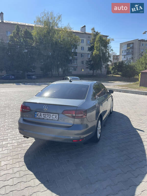 Седан Volkswagen Jetta 2016 в Киеве