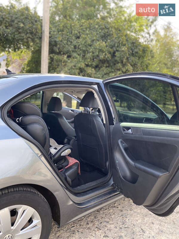 Седан Volkswagen Jetta 2013 в Кривому Розі