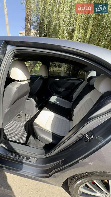 Седан Volkswagen Jetta 2014 в Кривом Роге