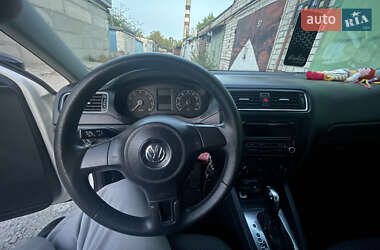 Седан Volkswagen Jetta 2013 в 