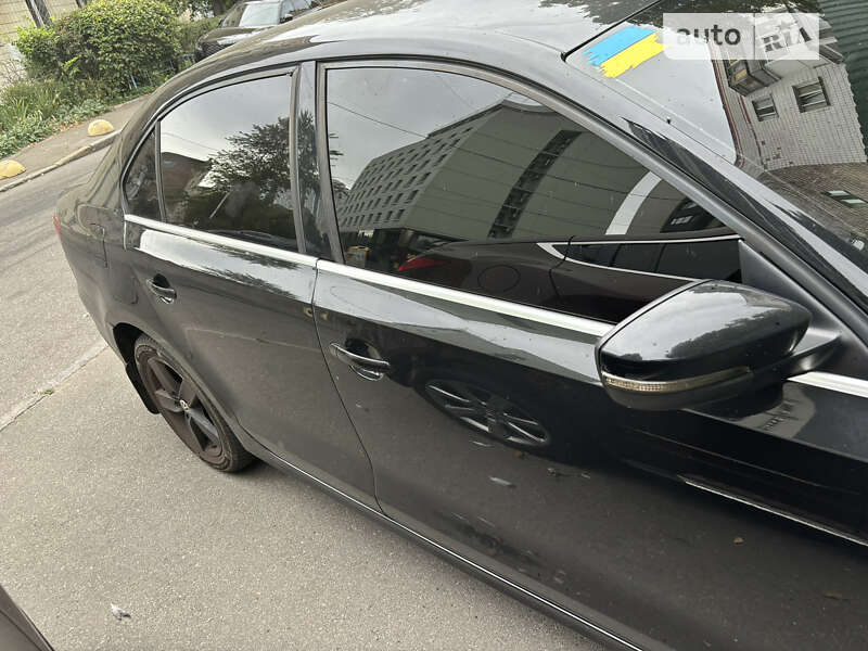 Седан Volkswagen Jetta 2012 в Києві