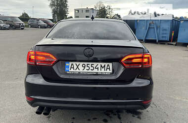 Седан Volkswagen Jetta 2013 в Чернівцях