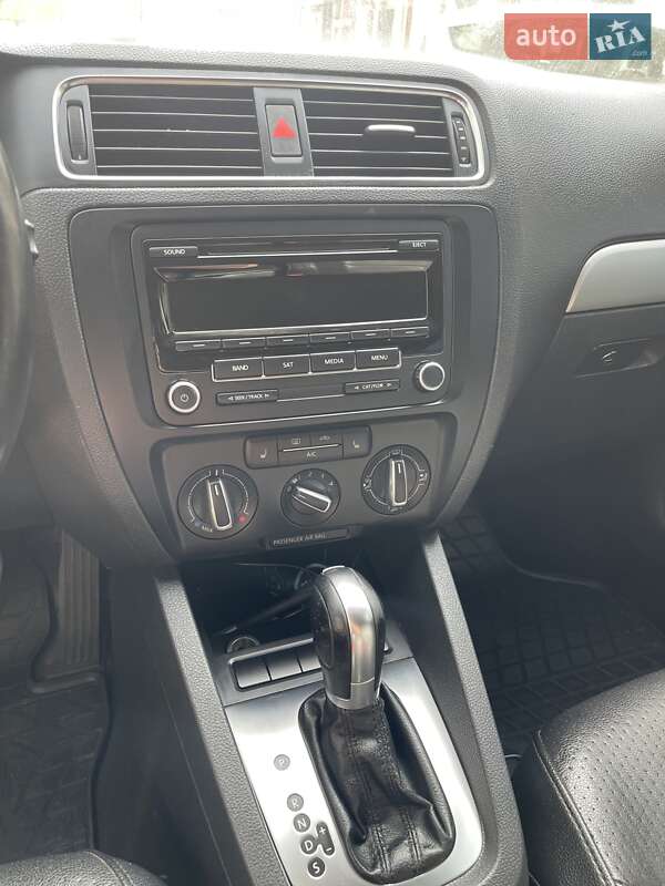 Седан Volkswagen Jetta 2012 в Дубні