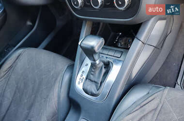 Седан Volkswagen Jetta 2010 в 