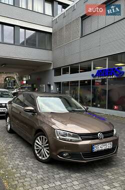 Седан Volkswagen Jetta 2012 в 