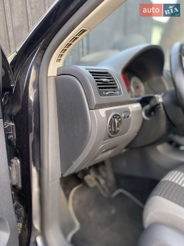 Седан Volkswagen Jetta 2008 в Володимирці