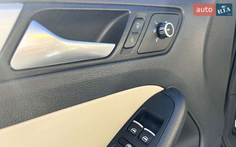 Седан Volkswagen Jetta 2013 в Мукачево