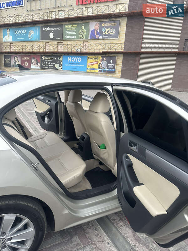 Седан Volkswagen Jetta 2014 в Харькове
