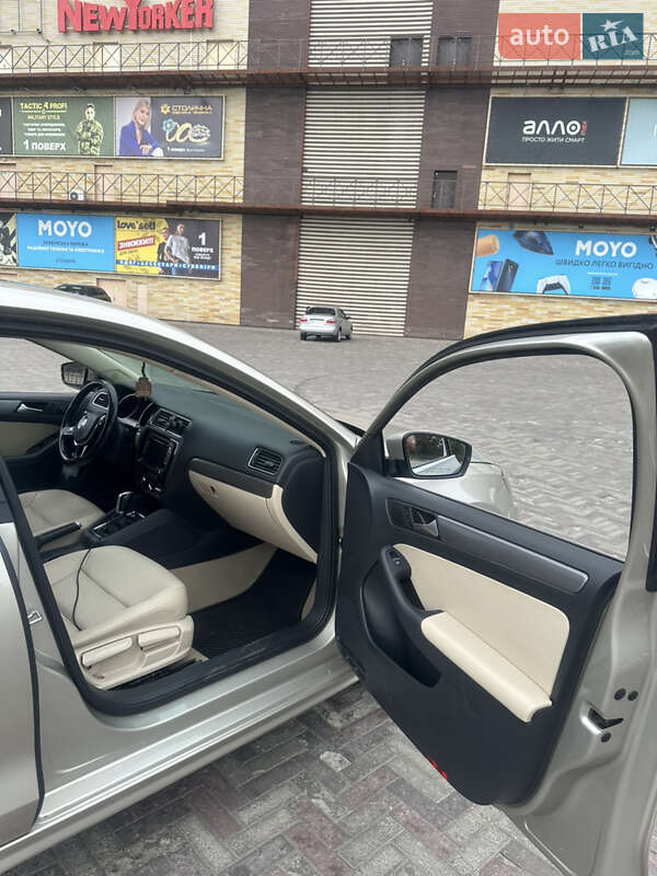 Седан Volkswagen Jetta 2014 в Харькове