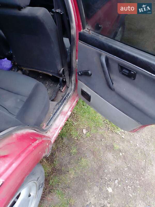 Седан Volkswagen Jetta 1989 в Вижниці