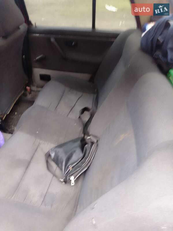 Седан Volkswagen Jetta 1989 в Вижниці