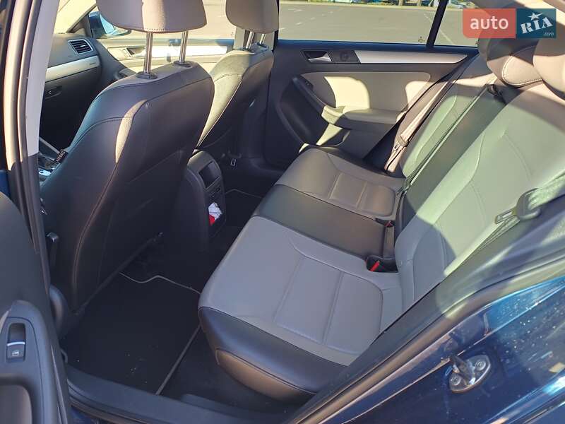 Седан Volkswagen Jetta 2014 в Києві