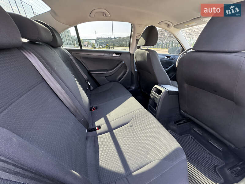 Седан Volkswagen Jetta 2016 в Львове