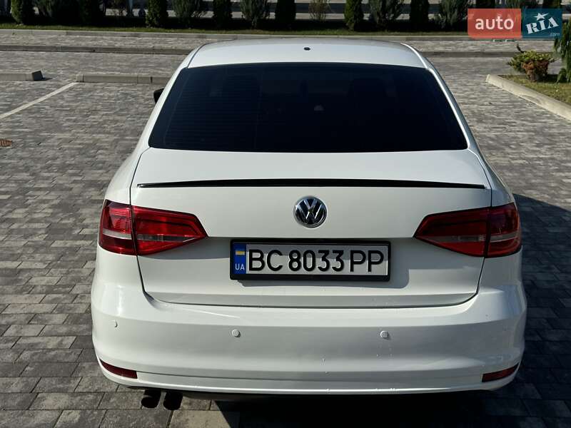 Седан Volkswagen Jetta 2016 в Львове
