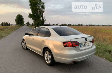 Седан Volkswagen Jetta 2011 в Волочиську