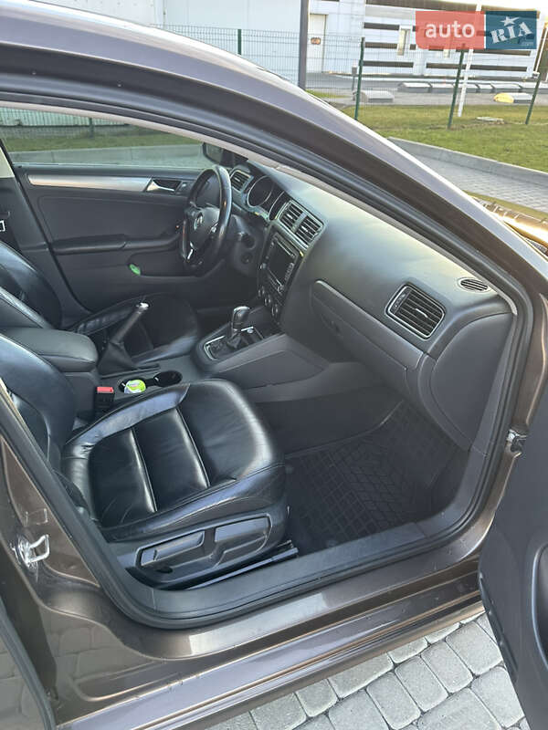Седан Volkswagen Jetta 2014 в Львові фото 8 Седан Volkswagen Jetta 2014 в Львові