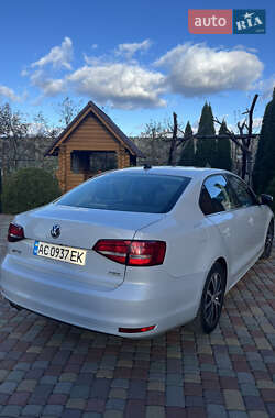 Седан Volkswagen Jetta 2017 в 