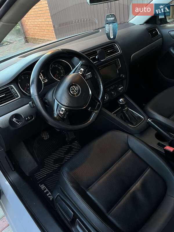 Седан Volkswagen Jetta 2017 в Луцьку