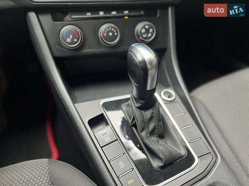 Седан Volkswagen Jetta 2019 в Дніпрі