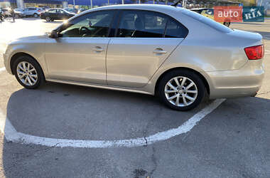 Седан Volkswagen Jetta 2013 в Львові