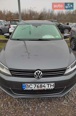 Седан Volkswagen Jetta 2013 в Львові