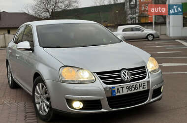 Седан Volkswagen Jetta 2010 в Надвірній