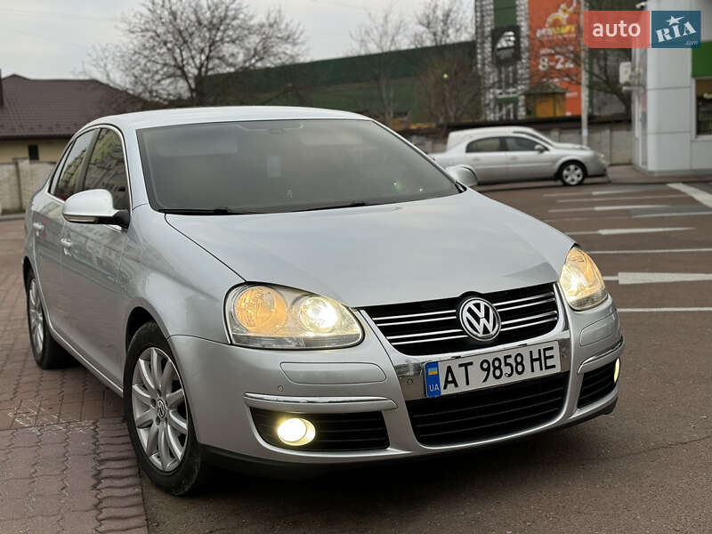 Седан Volkswagen Jetta 2010 в Надвірній