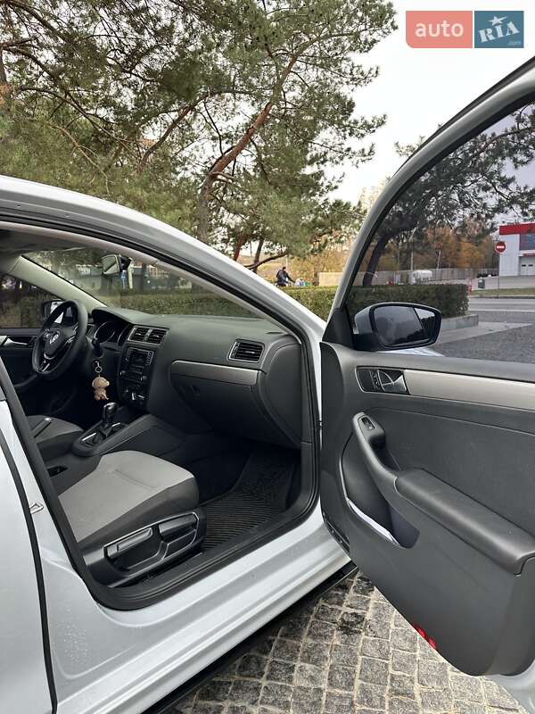 Седан Volkswagen Jetta 2017 в Киеве