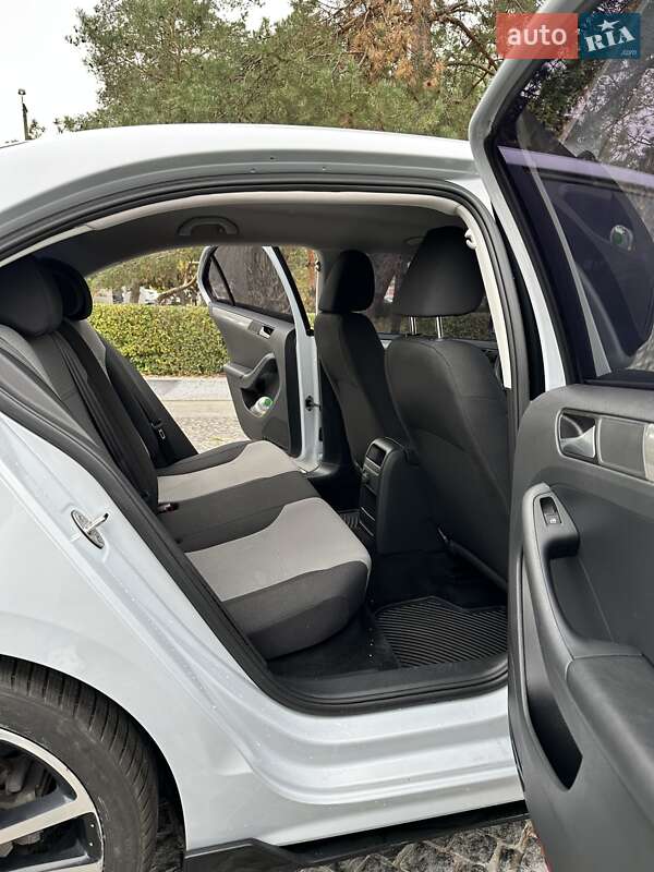 Седан Volkswagen Jetta 2017 в Киеве