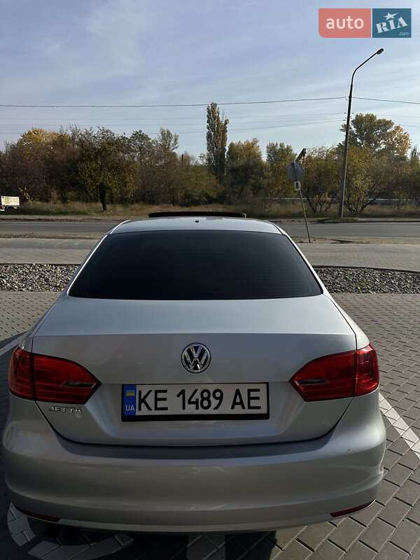 Седан Volkswagen Jetta 2012 в Днепре