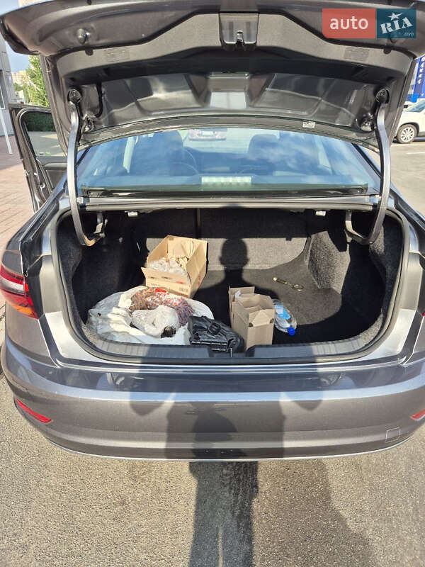 Седан Volkswagen Jetta 2018 в Києві