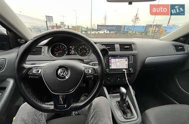 Седан Volkswagen Jetta 2015 в 