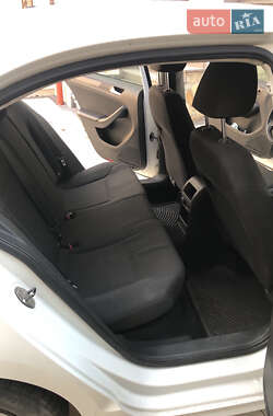 Седан Volkswagen Jetta 2014 в 