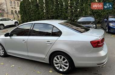 Седан Volkswagen Jetta 2015 в Киеве