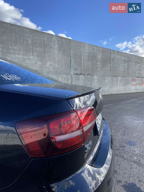 Седан Volkswagen Jetta 2016 в Львові