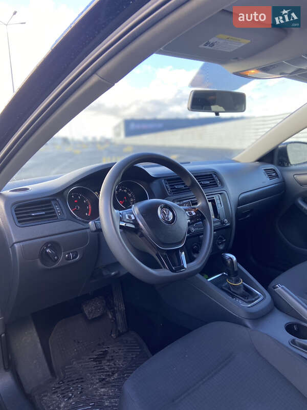 Седан Volkswagen Jetta 2016 в Львові