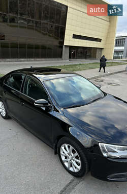 Седан Volkswagen Jetta 2011 в 