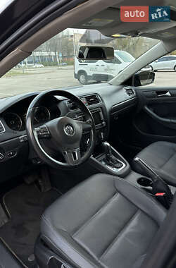 Седан Volkswagen Jetta 2011 в 