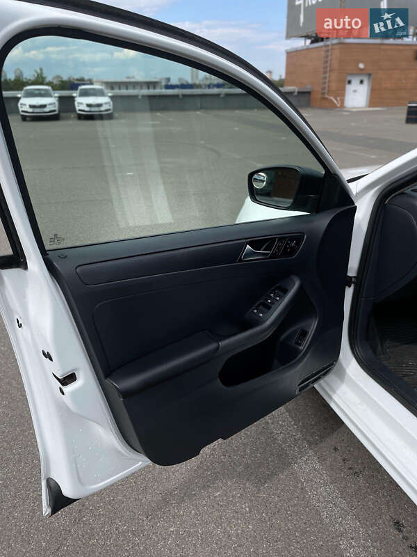 Седан Volkswagen Jetta 2016 в Києві