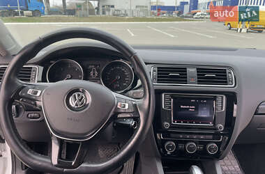 Седан Volkswagen Jetta 2016 в 