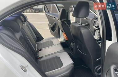 Седан Volkswagen Jetta 2016 в 