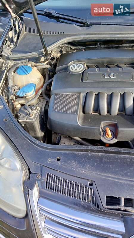 Седан Volkswagen Jetta 2006 в Надворной