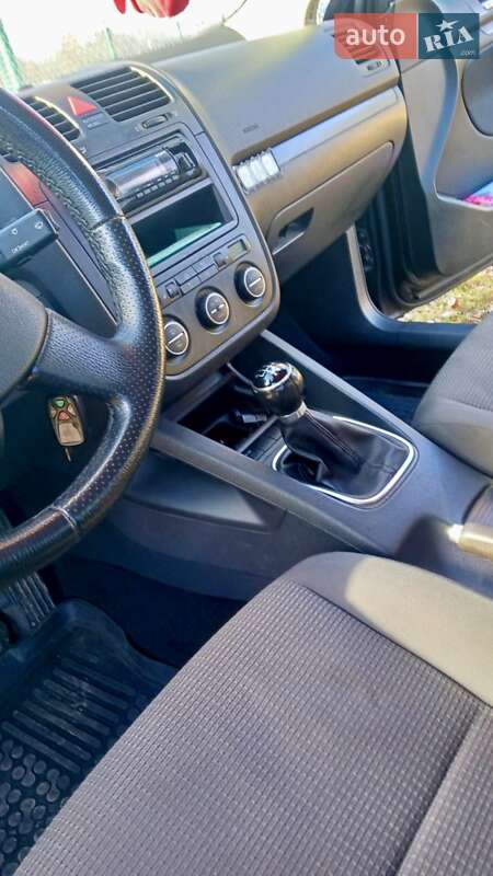Седан Volkswagen Jetta 2006 в Надворной