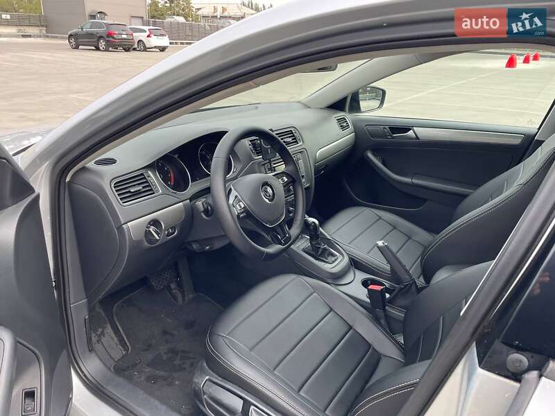 Седан Volkswagen Jetta 2015 в Києві